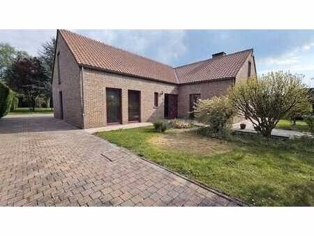 sous option - plus de visite - superbe villa en semi plain-p