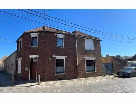 grande maison à réhabiliter  4 chambres