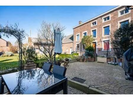 ensemble de 2 maisons avec dépendances et terrain