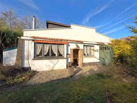 charamante maison 2 chambres à rénover !