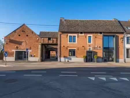 ferme en carré - 822 m² - hognoul