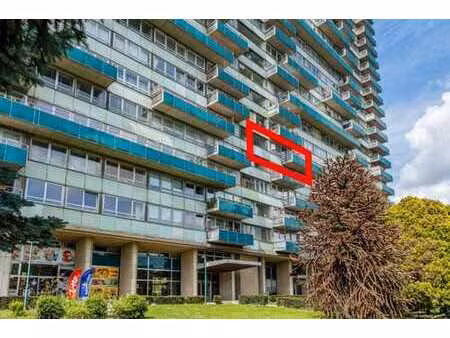 lot 1 : l’ appartement « h5 » au 5e étage et 2 garages