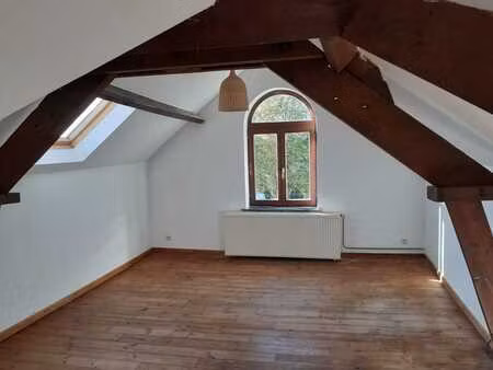 bel appartement au 2e étage d'une ancienne maison de maître