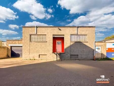 entrepôt 179 m² avec cave à jemeppe  accès aisé et volume