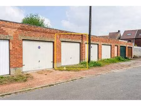 garage bien situé!