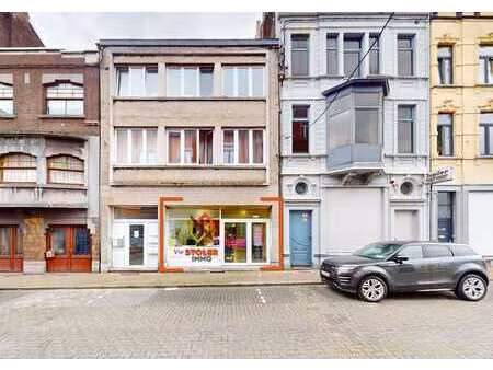 surface commercial de +/- 125 m².