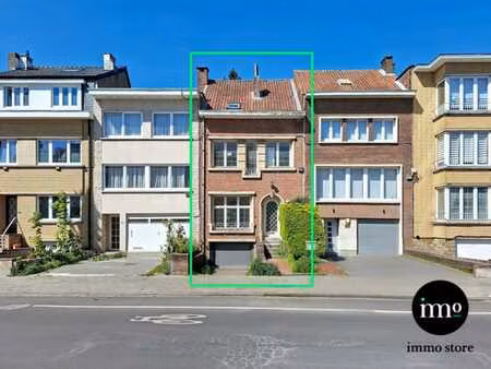 bel-étage avec 5 chambres en quartier prisé