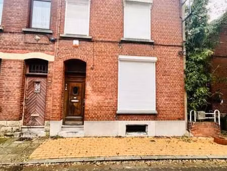 maison 2 façades avec cour et garage