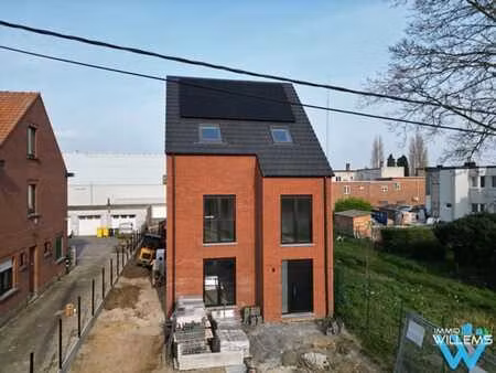 spacieuse maison neuve – 4 + 1 ch – 1ère occupation