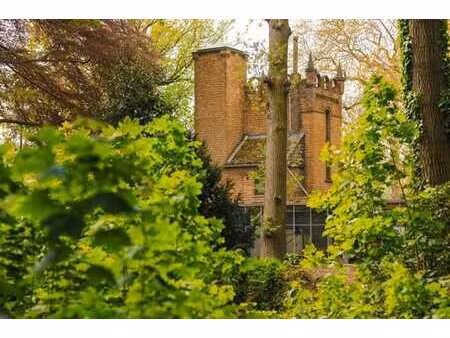 maison de gardien historique avec tour et bois privé