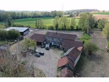 opportunité rare avec boxes à chevaux et pistes !