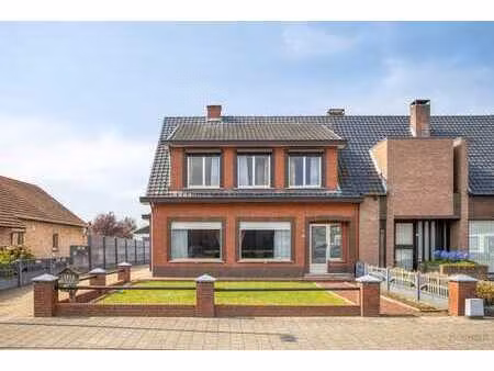 halfopen woning te koop in centrum averbode