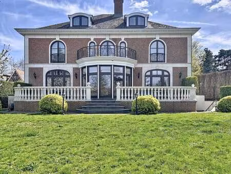 villa d'exception avec piscine intérieure