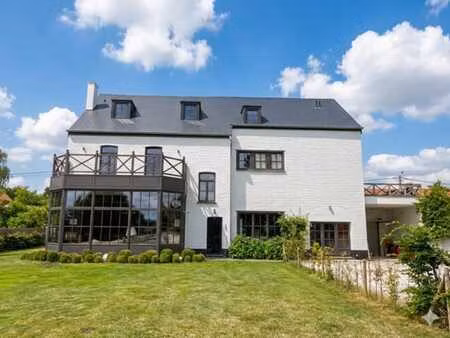 villa de caractère sur ± 21 ares + triplex indépendant