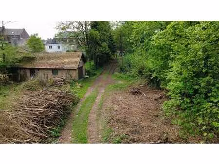 terrain à bâtir de plus de 21 ares avec garage !