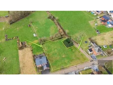 terrain constructible dans un village paisible – idéal pour