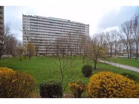 appartement à rénover  idéalement situé à anderlecht.