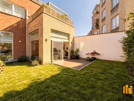 a saisir: rdc avec 2 jardins - 3 chambres (+ p obligatoire)