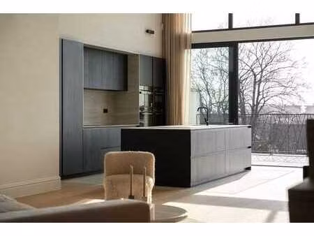 montgomery - duplex penthouse rénové avec terrasse