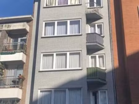 bel immeuble de rapport de 6 appartements