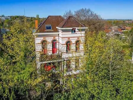 superbe immeuble de caractère avec 3 appartements et garage