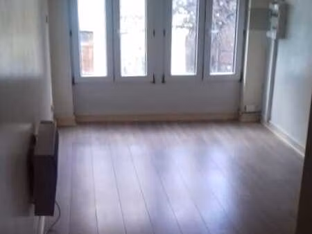 studio de +/- 26m² situé quartier des étangs noirs