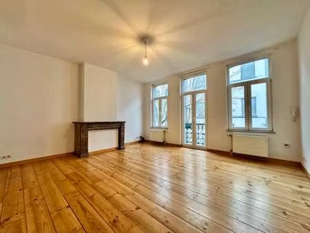 studio lumineux au 2ème étage – saint-gilles