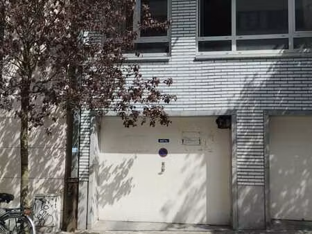 boxe de garage sécurisé à ixelles  avenue des courses