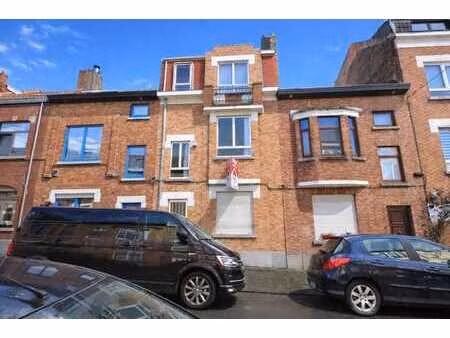 maison unifamiliale à rénover - 4 chambres - jardin - cave