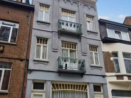 maison unifamiliale avec jardin et rez-commercial  à rénover