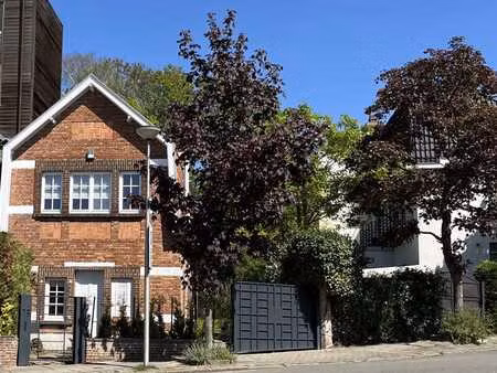 charmante maison rénovée à uccle  2 chambres  jardin