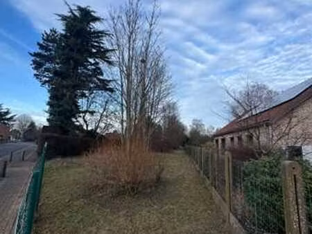 beau terrain à bâtir de 11 ares - 17 mètres de façade!