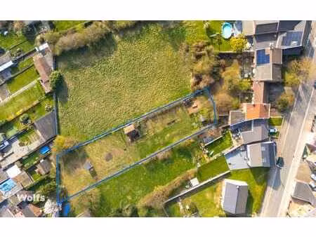 belle parcelle de terrain de 1.295 m² au calme !