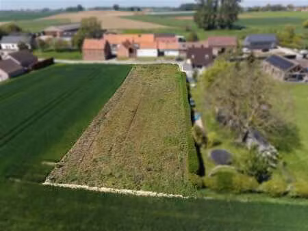 magnifique terrain de 14a 41ca dans le beau village de baugn