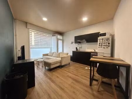 charmant appartement à louer et idéalement situé à amay