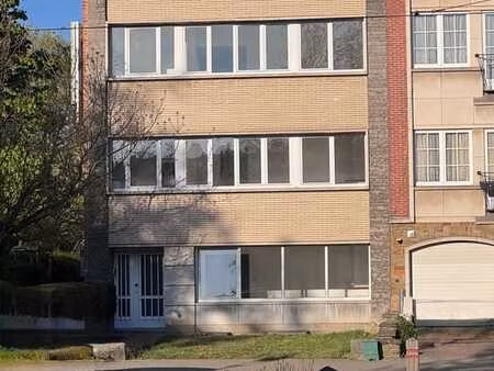 rez-de-chaussée rénové avec jardin