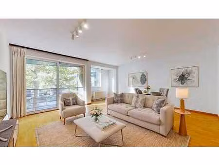 schuman. à 170m de la commission européenne