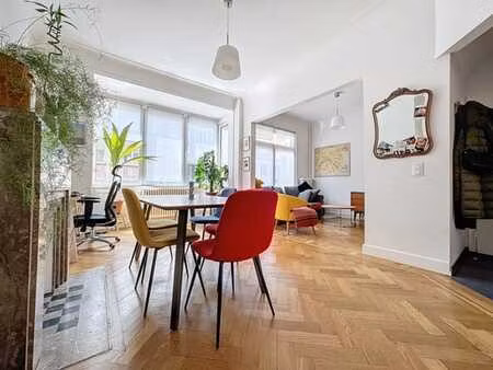 joli appartement 2 chambres idéalement situé