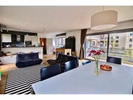 a proximité de l'ecole européenne  apt 4 ch avec terrasses