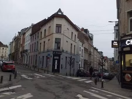 duplex 3 chambres - pres avenue louise et place fernand cocq