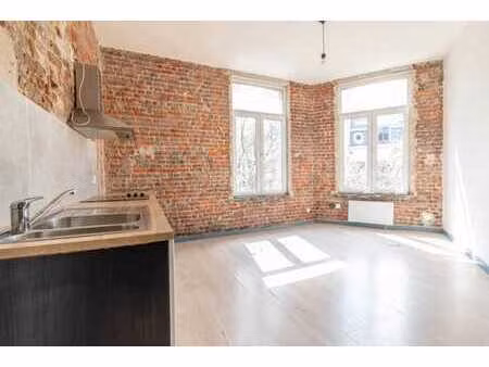 quartier midi - petit immeuble - lumineux