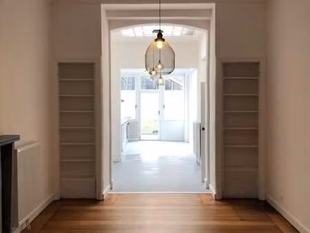 bel appart. lumineux 2 ch. entièrement rénové à louer