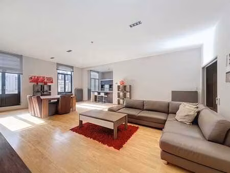 appartement deux chambres meublé / grand-place