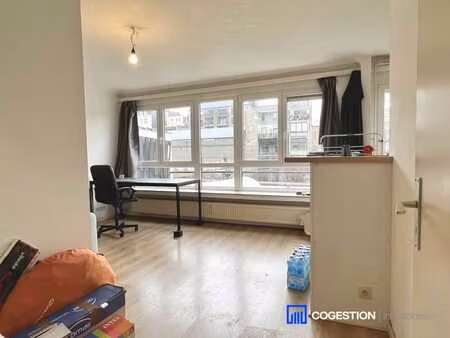 appartement 1 chambre avec terrasse – gare d’etterbeek