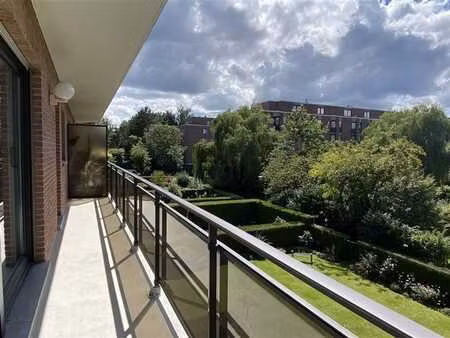 cadre verdoyant- terrasse sud-ouest - parking - peb c+