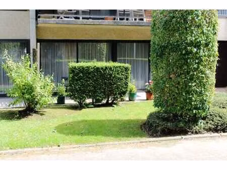 studio rez de chaussée dans parc privé