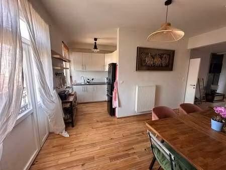 beau triplex lumineux et meublé de 105m² à saint-gilles