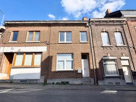 b. mais +/- 150m2 4ch avec cour