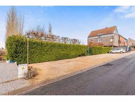 magnifique parcelle à bâtir très bien aménagée