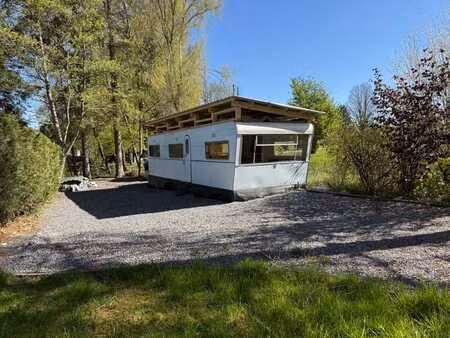 cadre de vie paisible avec vue sur un étang